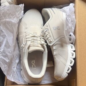 On Cloud Running CLOUD 6 Sneakers